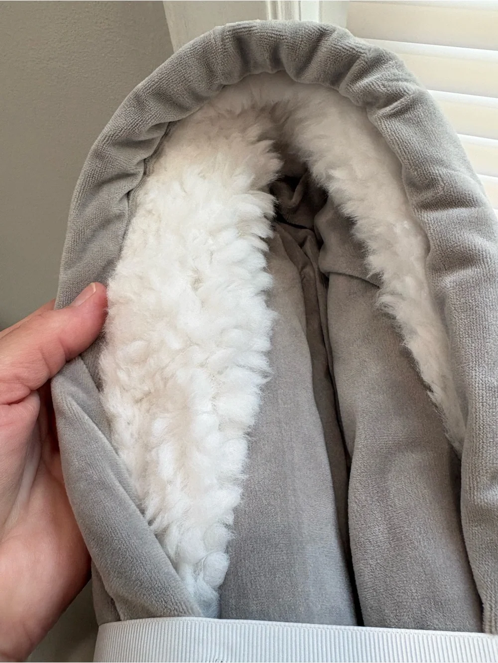 NWT UGG Bliss Sherpa Throw Blanket in the seal grey colorway